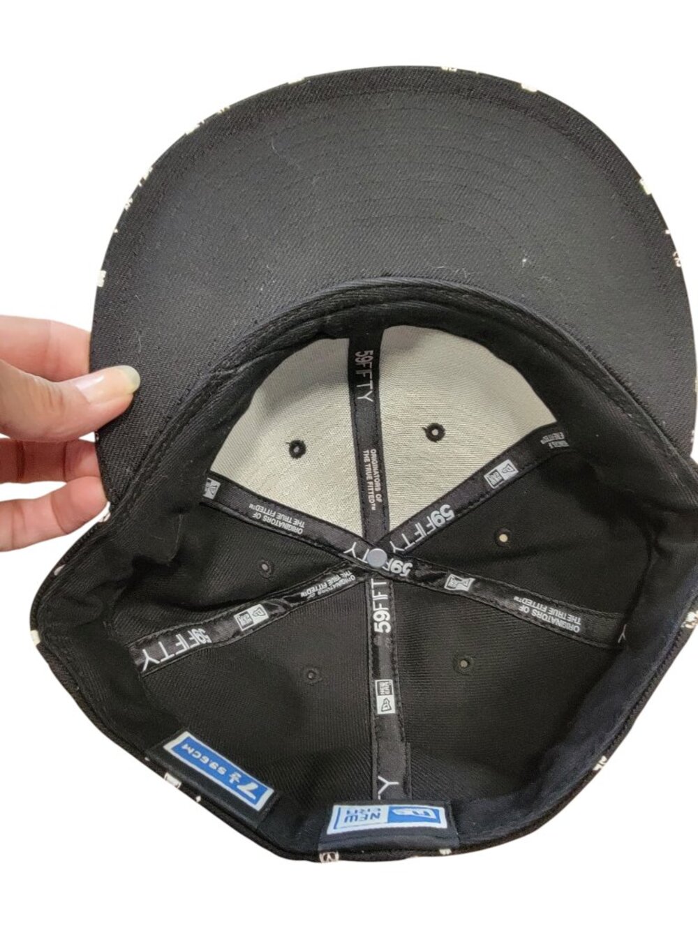 Vans / New Era 59Fifty Size 7 1/2 Black Cap with White Skull 'Star' Pattern - Picture 5 of 5